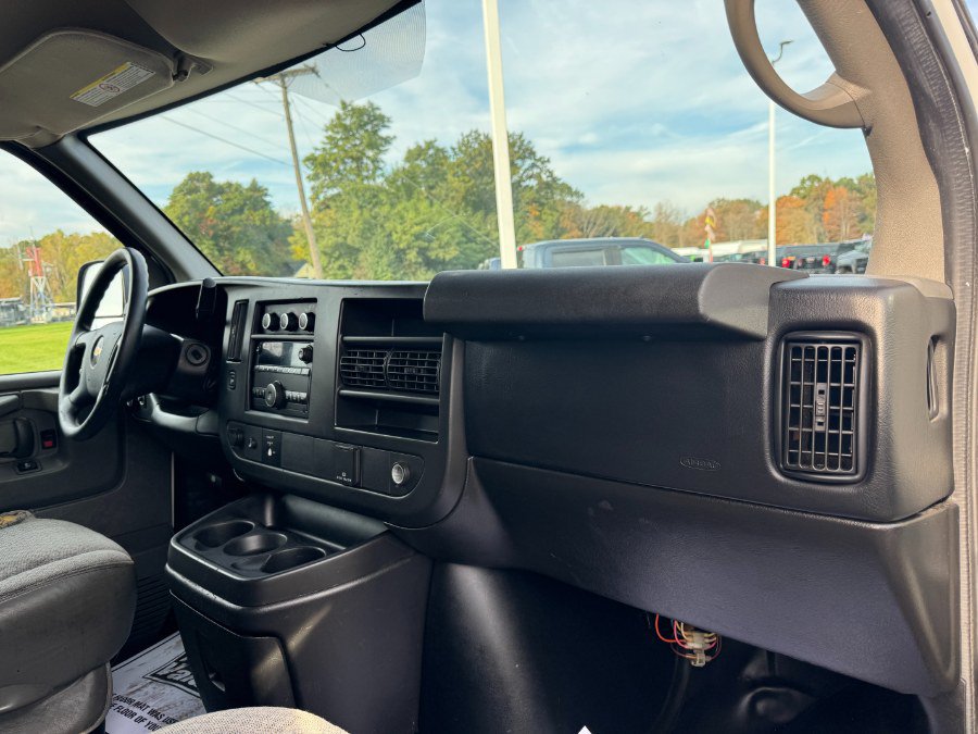 Used 2015 Chevrolet Express 3500 RWD image 19