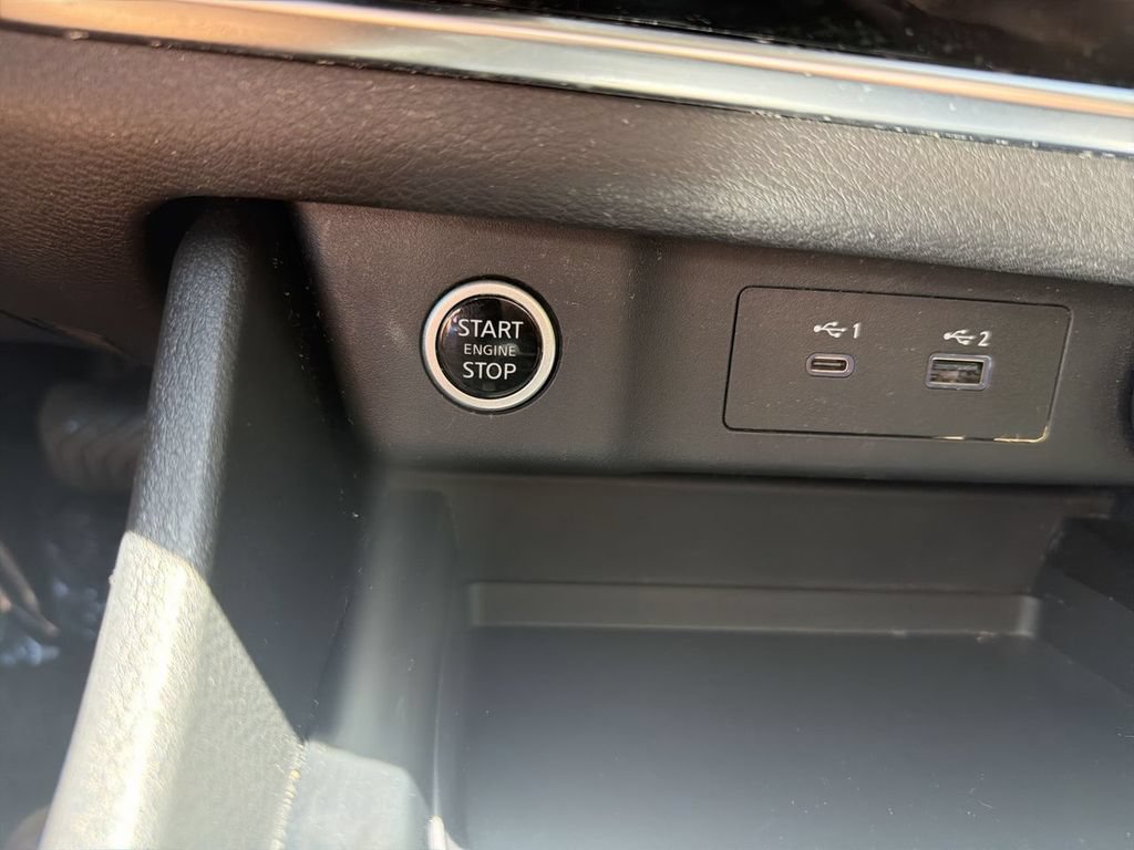 Used 2023 Nissan Rogue S AWD/4WD image 17