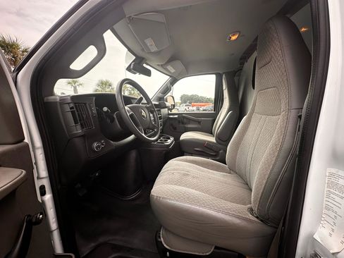 Used 2019 Chevrolet Express 2500 RWD image 19