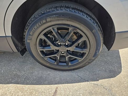 Used 2023 Chevrolet Equinox LS w/ LS Convenience Package FWD image 23