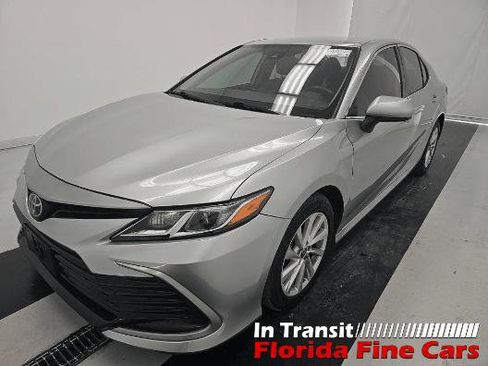 Used 2022 Toyota Camry LE image 2