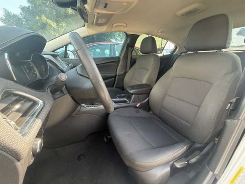 Used 2017 Chevrolet Cruze LS FWD image 5