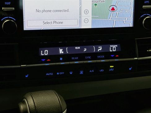 Used 2024 Toyota Sienna XLE w/ XLE Plus Package FWD image 10