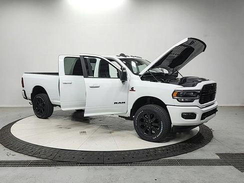 Used 2023 RAM 2500 Laramie AWD/4WD image 9