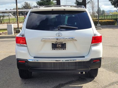 Used 2012 Toyota Highlander FWD w/ Tech Pkg image 5