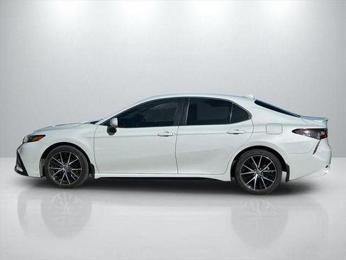 Certified 2022 Toyota Camry SE image 8