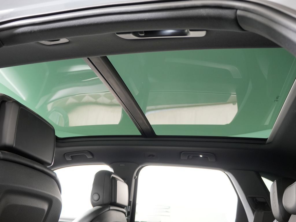 Certified 2024 Porsche Cayenne AWD/4WD image 22