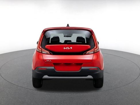 Used 2025 Kia Soul LX w/ LX Technology Package FWD image 8