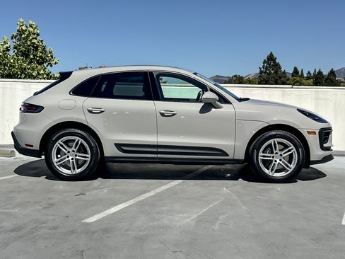 Certified 2026 Porsche Macan AWD/4WD image 9