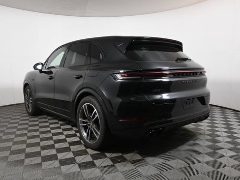 Used 2024 Porsche Cayenne Turbo AWD/4WD image 3