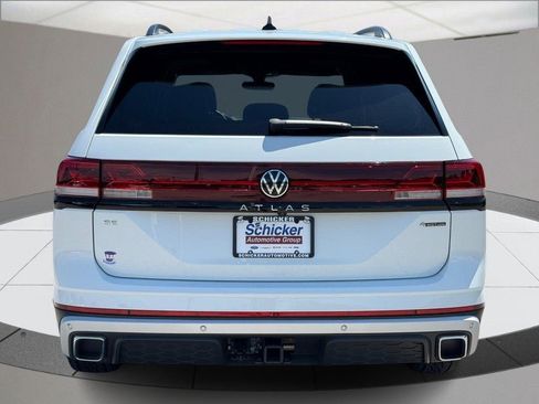 Used 2024 Volkswagen Atlas Peak Edition SE AWD/4WD image 4