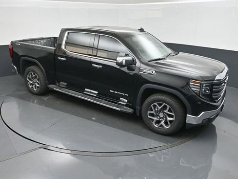 Used 2022 GMC Sierra 1500 SLT w/ SLT Convenience Package AWD/4WD image 25