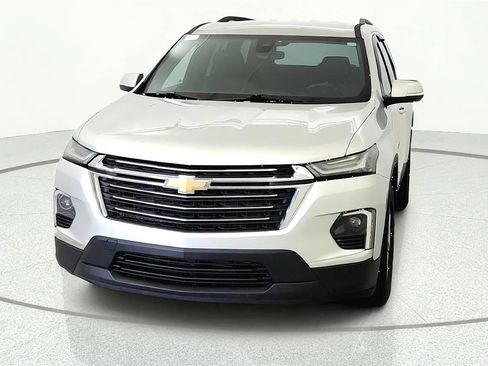 Used 2022 Chevrolet Traverse LT FWD image 2