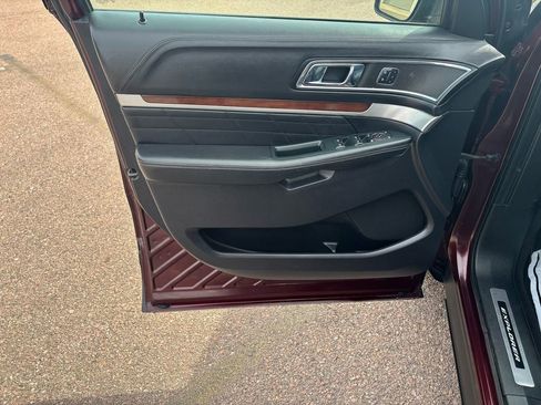Used 2018 Ford Explorer Platinum image 10