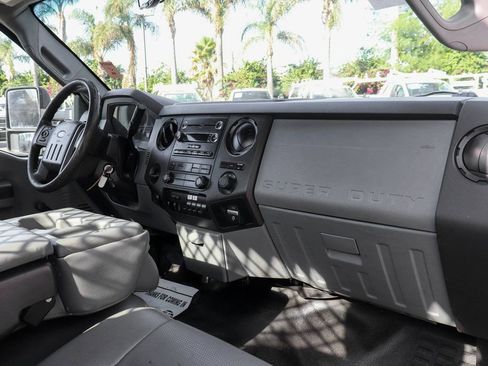 Used 2015 Ford F550 2WD Regular Cab Super Duty image 28
