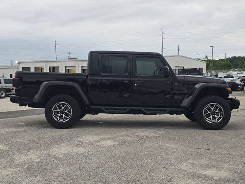 Used 2024 Jeep Gladiator Rubicon AWD/4WD image 6