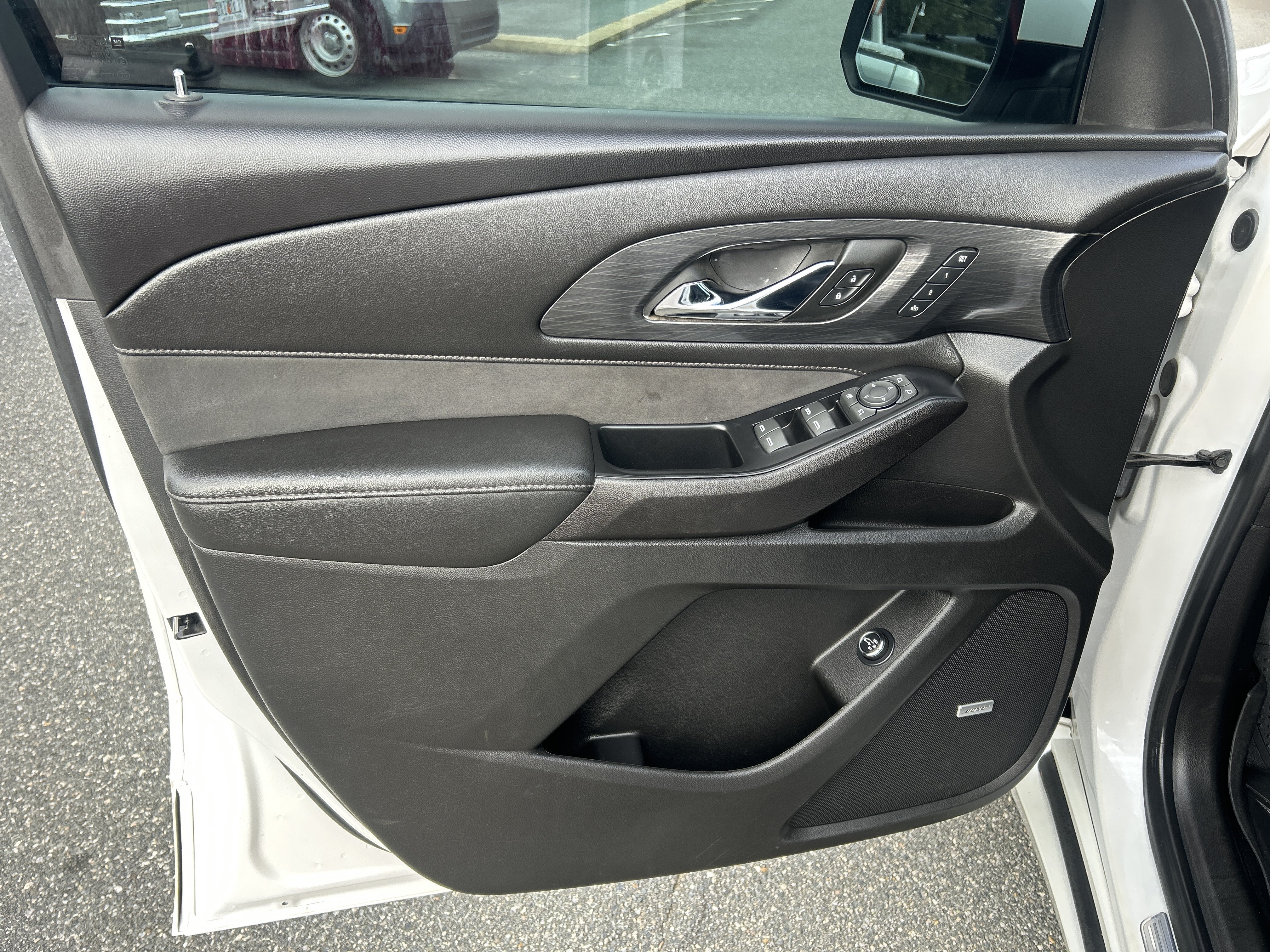 Used 2023 Chevrolet Traverse High Country w/ LPO, Floor Liner Package AWD/4WD image 9