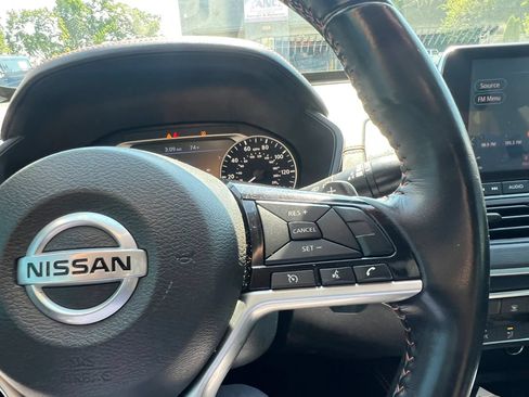 Used 2020 Nissan Altima 2.5 SR w/ Premium Package FWD image 19