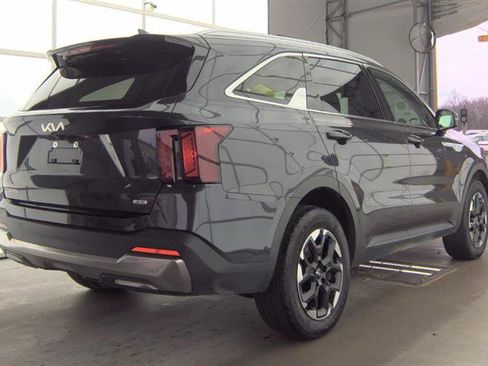 Used 2025 Kia Sorento S w/ Panoramic Sunroof Package image 13