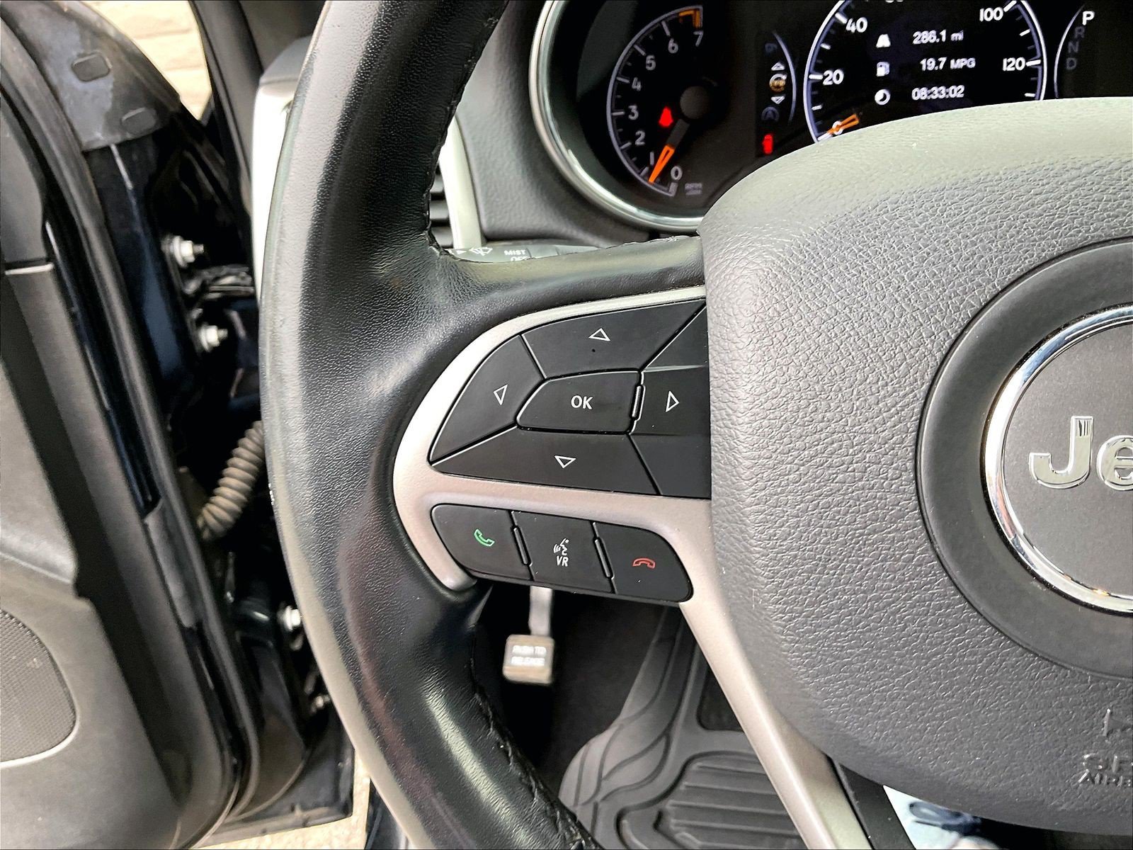 Used 2019 Jeep Grand Cherokee Limited w/ Luxury Group II AWD/4WD image 18