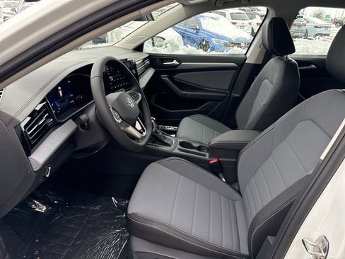 Used 2025 Volkswagen Jetta SE w/ Sunroof Package image 15