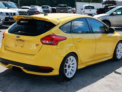 Used 2017 Ford Focus ST FWD image 11
