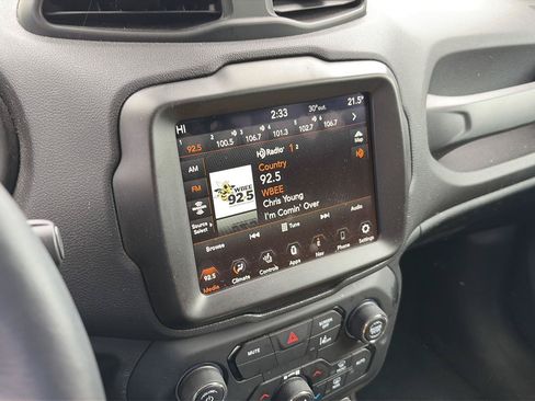 Used 2022 Jeep Renegade Latitude w/ Convenience Group AWD/4WD image 11