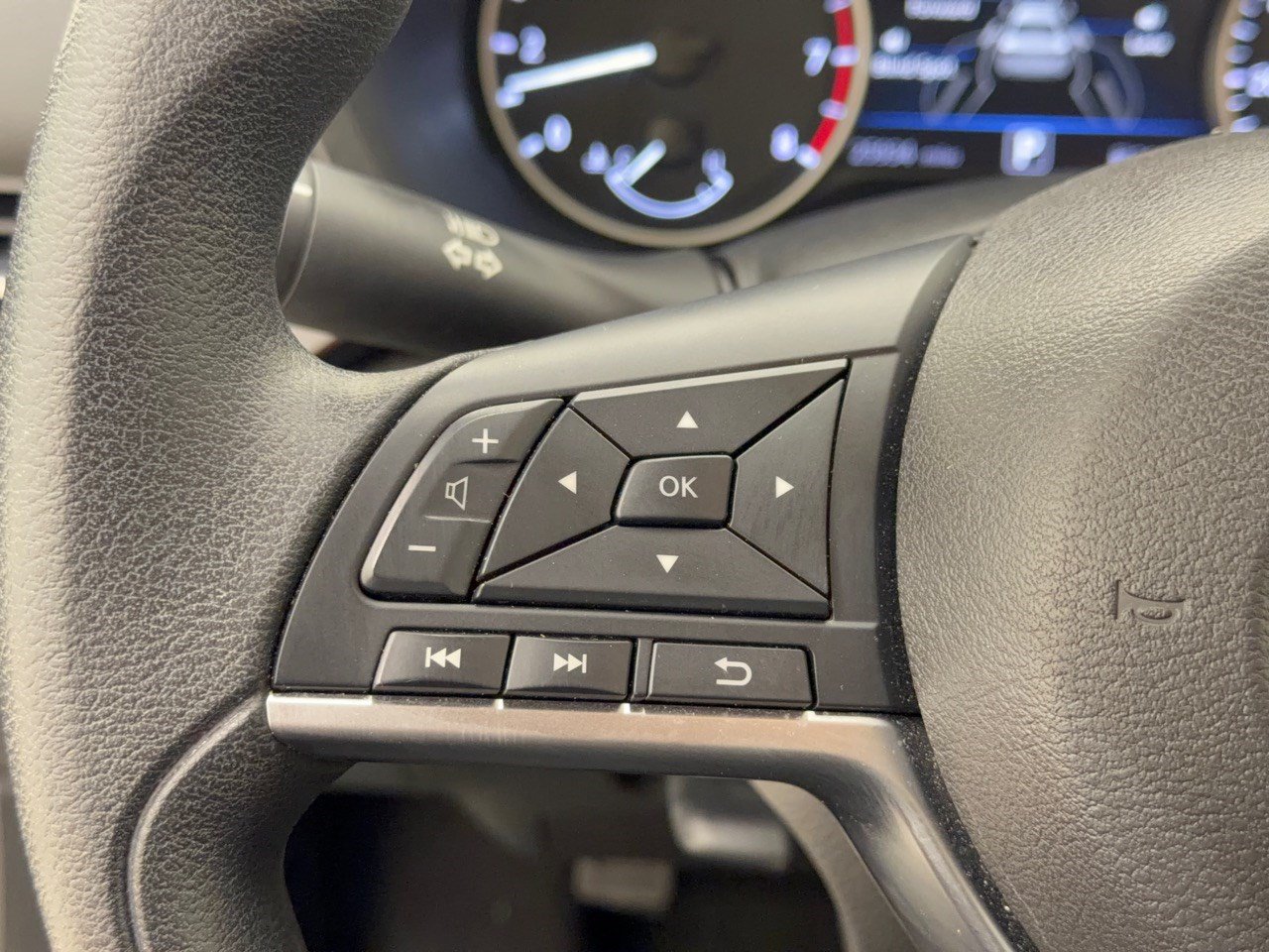Used 2025 Nissan Sentra SV FWD image 18