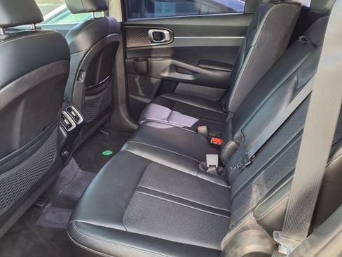 Used 2021 Kia Sorento S image 7