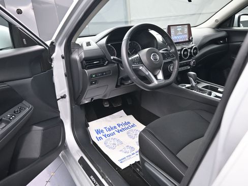 Used 2022 Nissan Sentra SV image 9