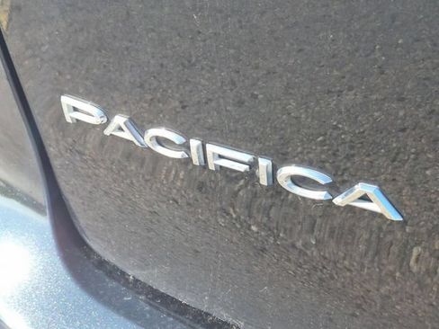 Used 2023 Chrysler Pacifica Limited FWD image 10