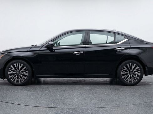 Used 2025 Nissan Altima 2.5 SV FWD image 5