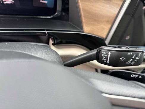 Certified 2025 Volkswagen Atlas SE image 24