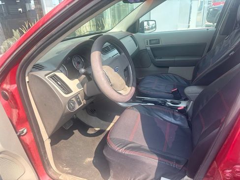 Used 2011 Ford Focus SE FWD image 7