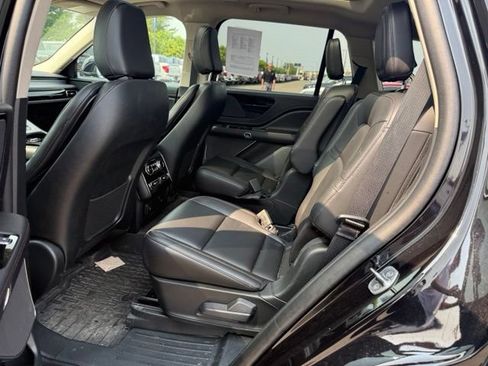 Used 2024 Lincoln Aviator AWD w/ Premium Package image 15