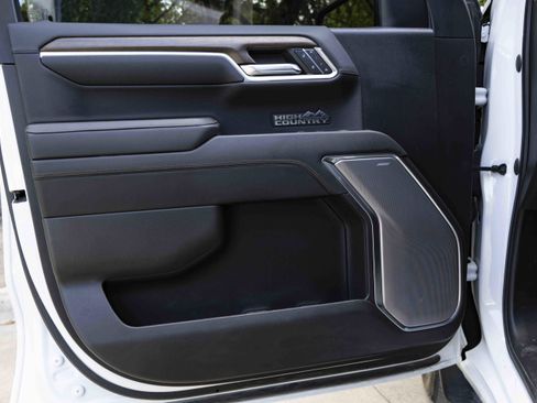 Used 2023 Chevrolet Silverado 1500 High Country image 35