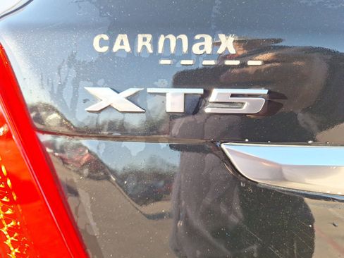 Used 2018 Cadillac XT5 FWD w/ LPO, Wheel Lock Package image 12