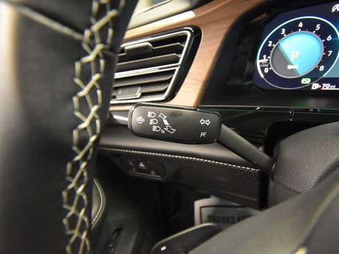 Used 2024 Volkswagen Atlas SE w/ Black Wheel Package image 13