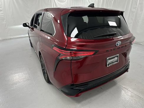Used 2023 Toyota Sienna XSE image 5