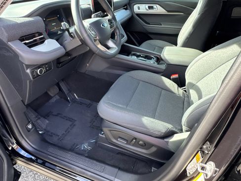 New 2026 Ford Explorer Active RWD image 10