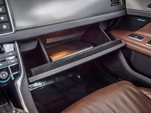 Used 2018 Jaguar XF S image 34