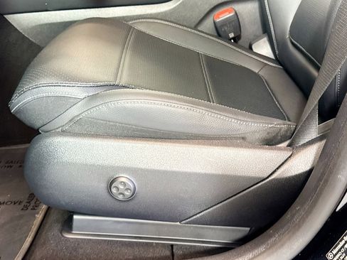 Used 2026 Mercedes-Benz GLC 300 image 17