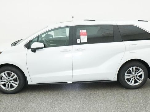 New 2026 Toyota Sienna Limited FWD image 3