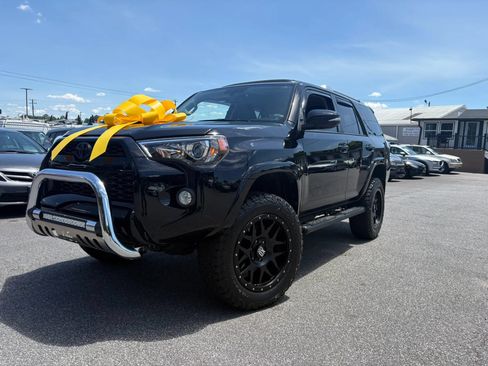 Used 2018 Toyota 4Runner SR5 Premium AWD/4WD image 4