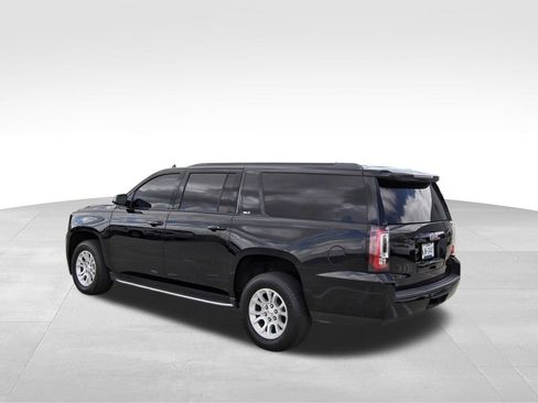 Used 2018 GMC Yukon XL SLT image 3
