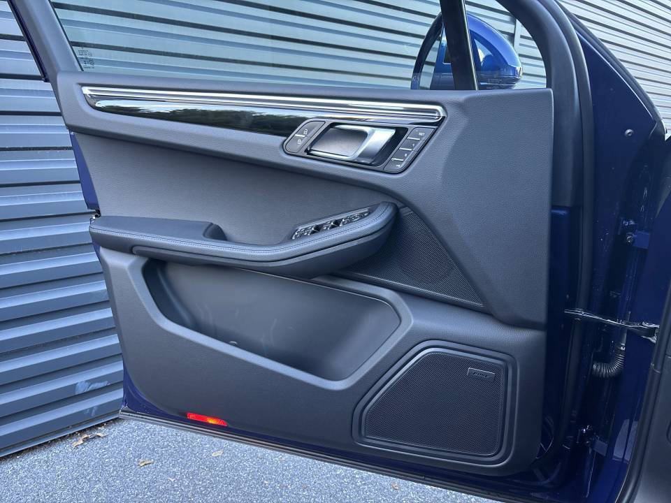 Certified 2026 Porsche Macan AWD/4WD image 15