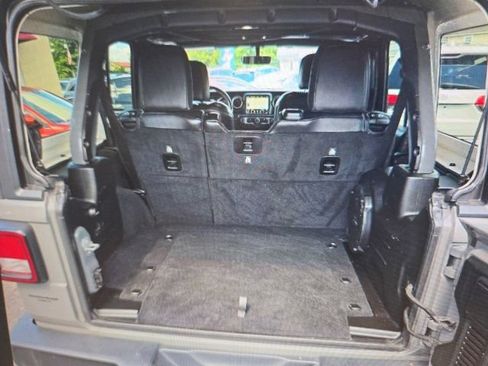 Used 2019 Jeep Wrangler Unlimited Sahara AWD/4WD image 10