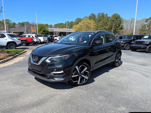 Used 2022 Nissan Rogue Sport SL w/ Premium Package image 1