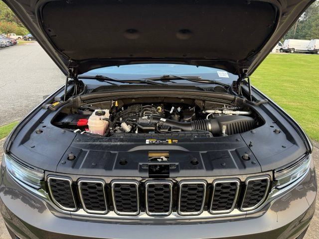 Used 2023 Jeep Grand Cherokee L Limited AWD/4WD image 30