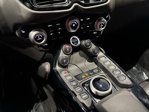 Used 2020 Aston Martin V8 Vantage Coupe image 27